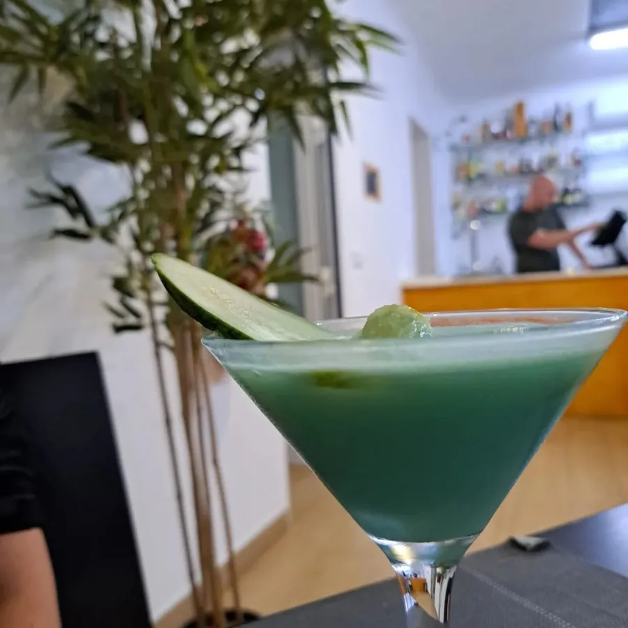 Cocktail verde com lima